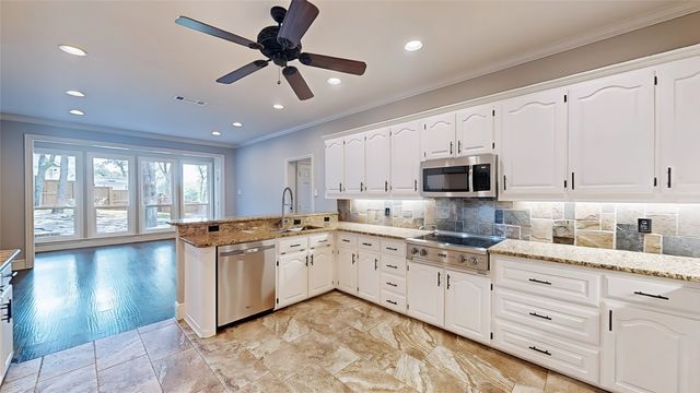 2890 Hillside Drive, Highland Village, TX 75077