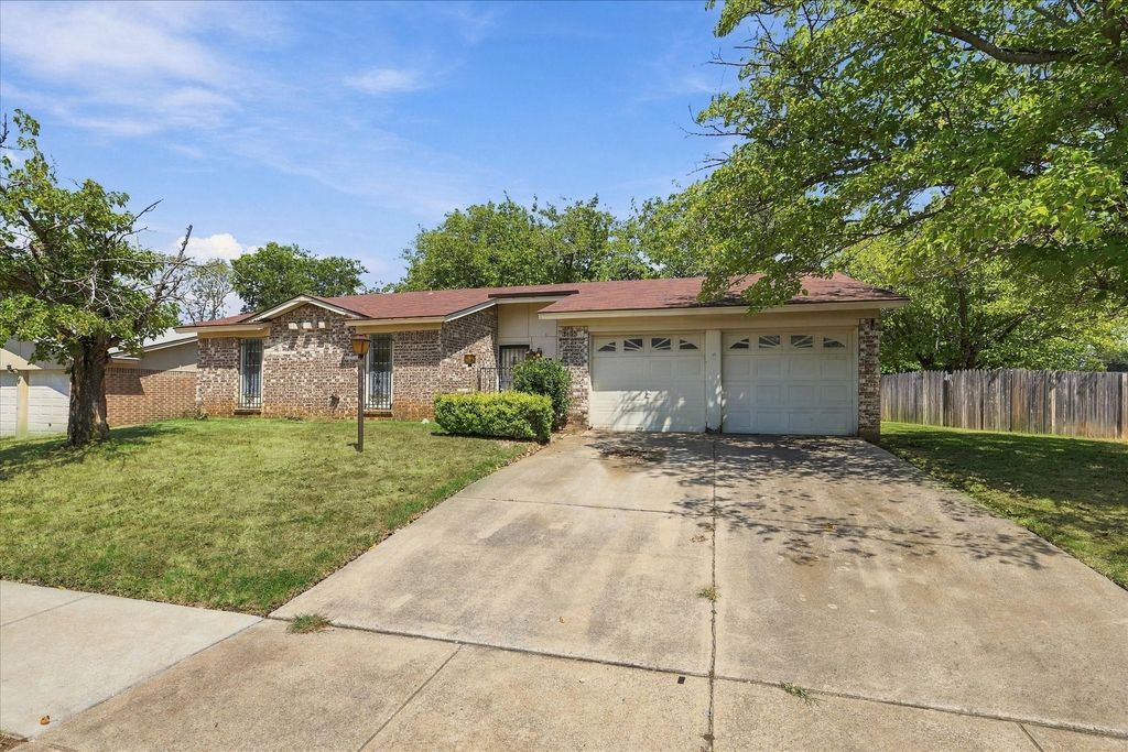 200 Quail Creek Drive, Crowley, TX 76036 — photo 3