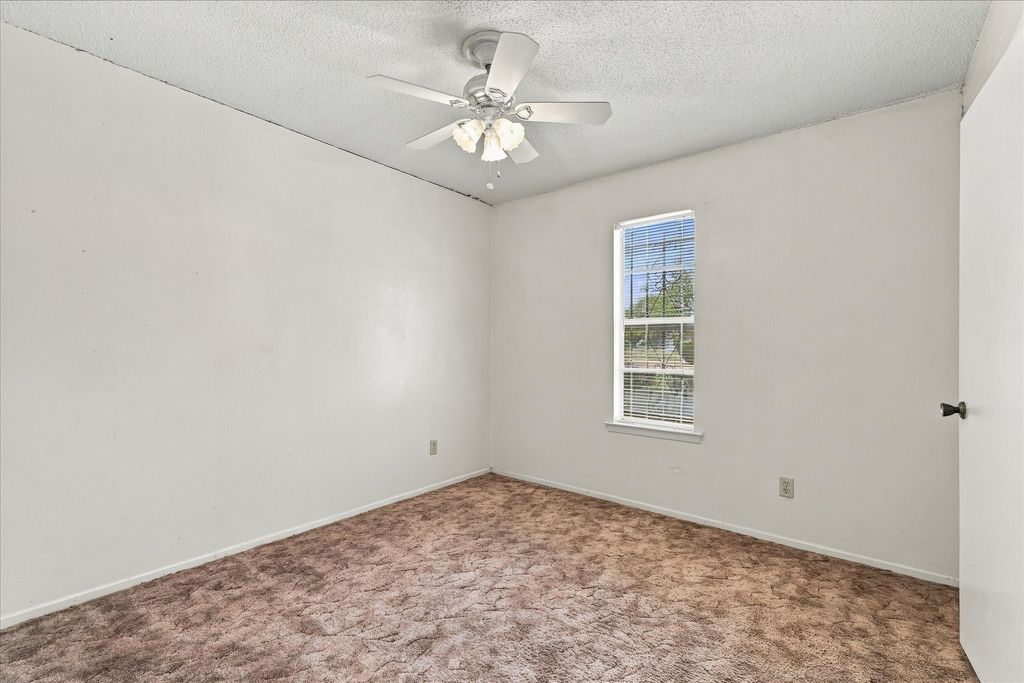 200 Quail Creek Drive, Crowley, TX 76036 — photo 4