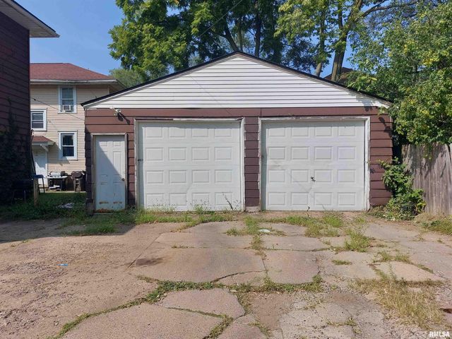 911 W RUSSELL Street, Peoria, IL 61606