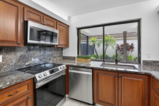 800 NW 32nd Avenue, Delray Beach, FL 33445