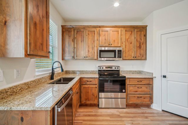 102 Callie ST, Smithville, TX 78957