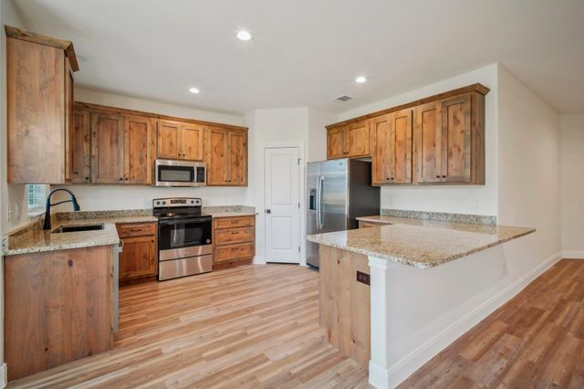 102 Callie ST, Smithville, TX 78957