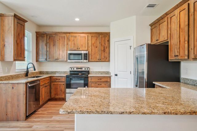 102 Callie ST, Smithville, TX 78957