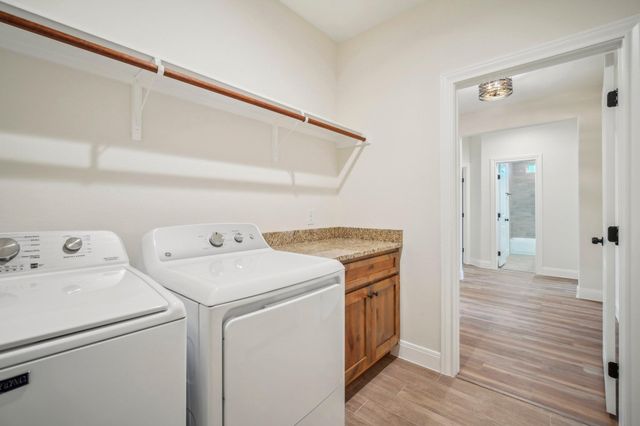 102 Callie ST, Smithville, TX 78957
