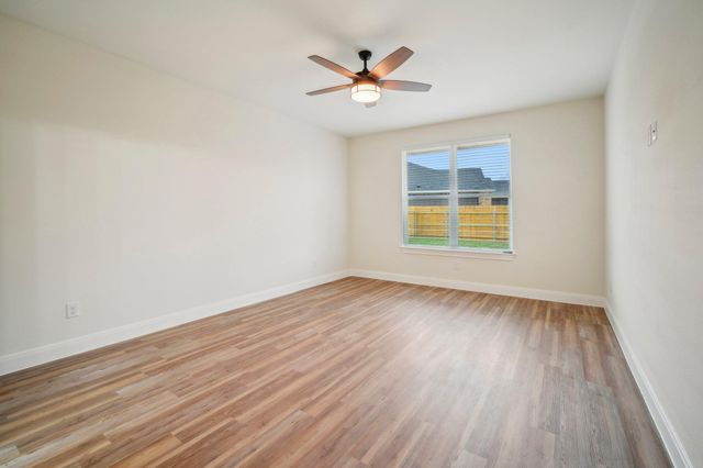 102 Callie ST, Smithville, TX 78957
