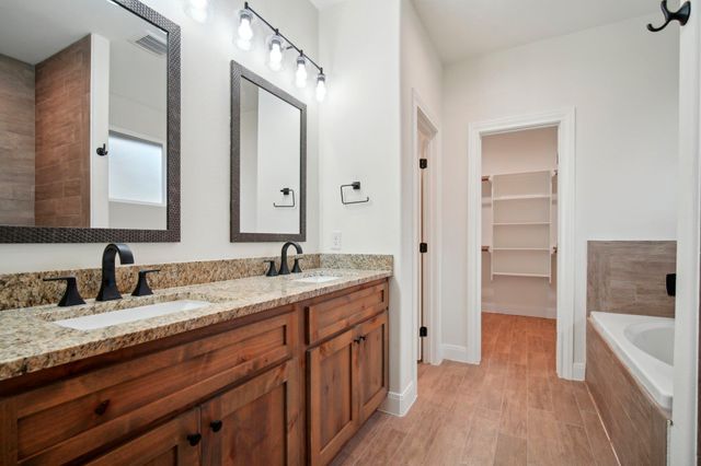 102 Callie ST, Smithville, TX 78957