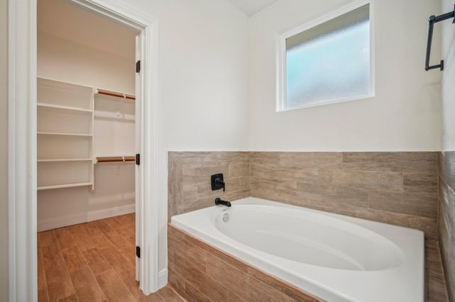 102 Callie ST, Smithville, TX 78957