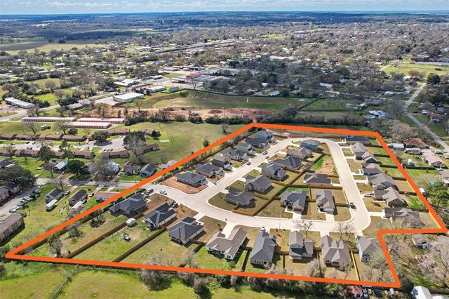 102 Callie ST, Smithville, TX 78957