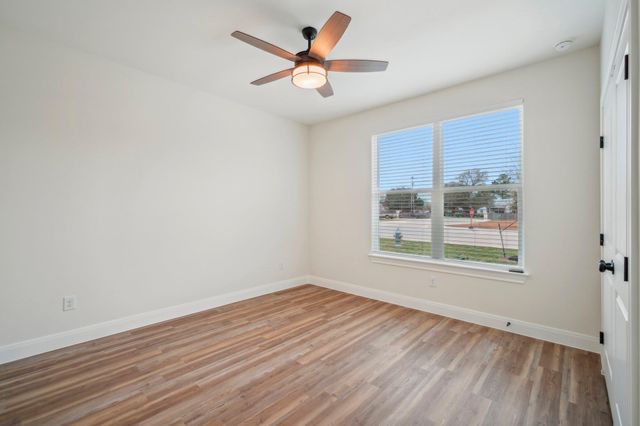 102 Callie ST, Smithville, TX 78957