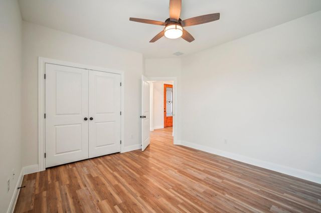 102 Callie ST, Smithville, TX 78957