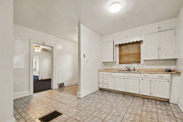 1088 Ogden Avenue, Benton Harbor, MI 49022