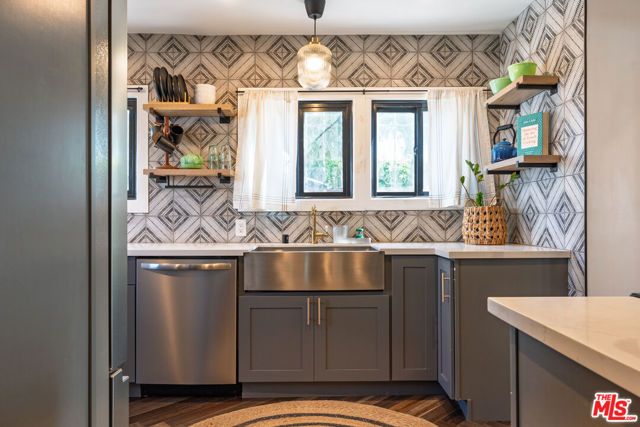 2215 W 36th Street, Los Angeles, CA 90018