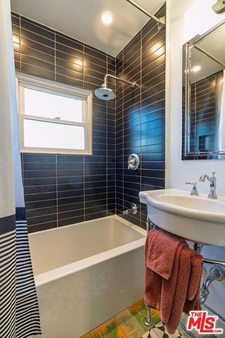 2215 W 36th Street, Los Angeles, CA 90018