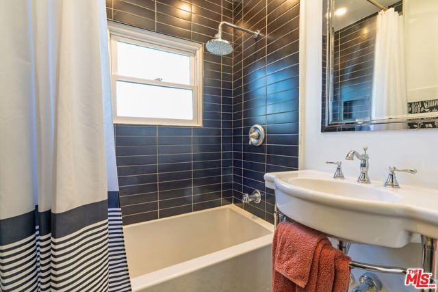 2215 W 36th Street, Los Angeles, CA 90018