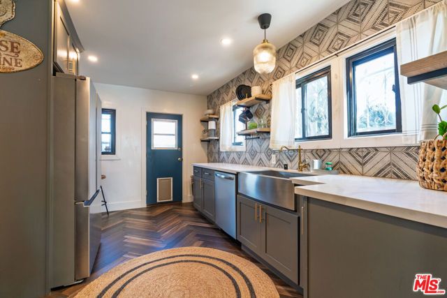 2215 W 36th Street, Los Angeles, CA 90018