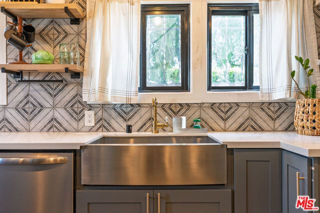 2215 W 36th Street, Los Angeles, CA 90018