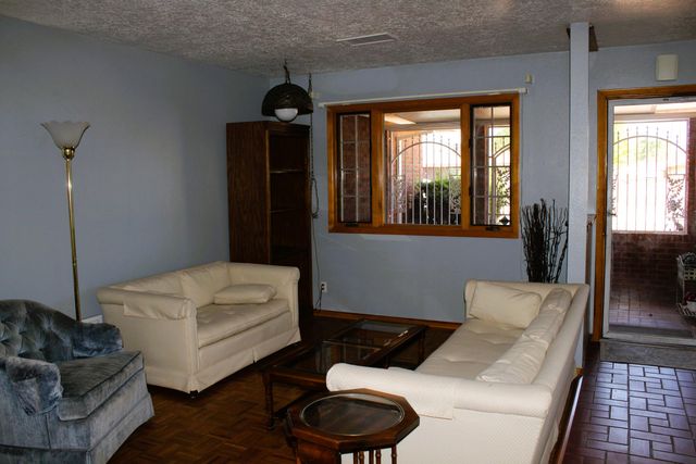 5900 Tioga Road NW, Albuquerque, NM 87120