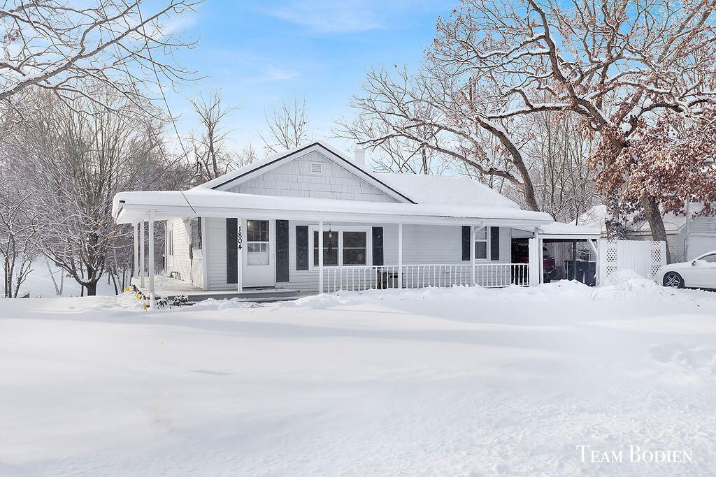 1804 Kreft Street NE, Grand Rapids, MI 49525