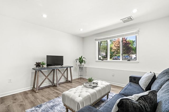305 Salem St 301, Woburn, MA 01801