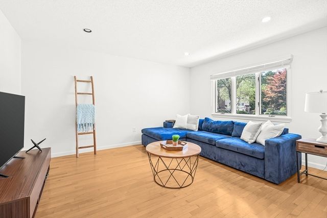 305 Salem St 301, Woburn, MA 01801