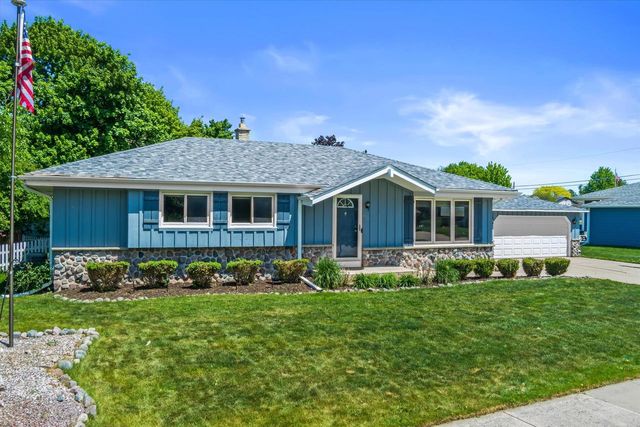 110 Highland DRIVE, Grafton, WI 53024