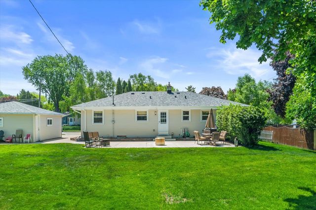 110 Highland DRIVE, Grafton, WI 53024