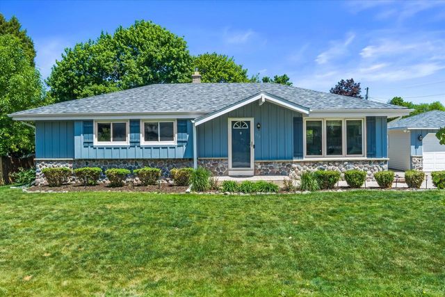 110 Highland DRIVE, Grafton, WI 53024