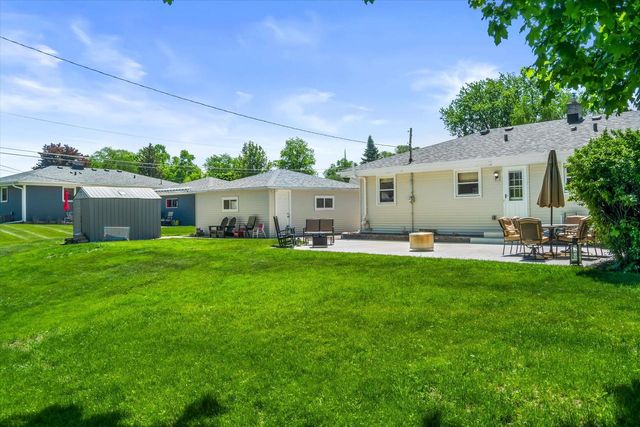 110 Highland DRIVE, Grafton, WI 53024