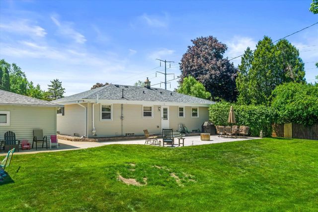 110 Highland DRIVE, Grafton, WI 53024