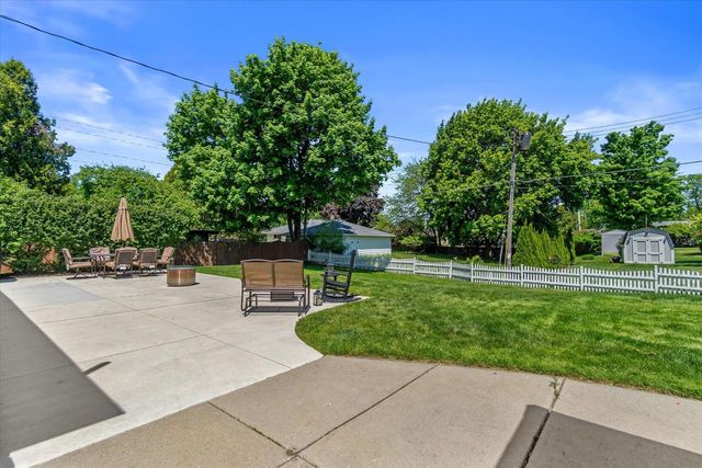 110 Highland DRIVE, Grafton, WI 53024