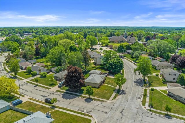 110 Highland DRIVE, Grafton, WI 53024