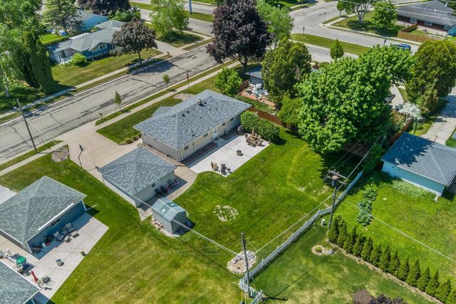 110 Highland DRIVE, Grafton, WI 53024