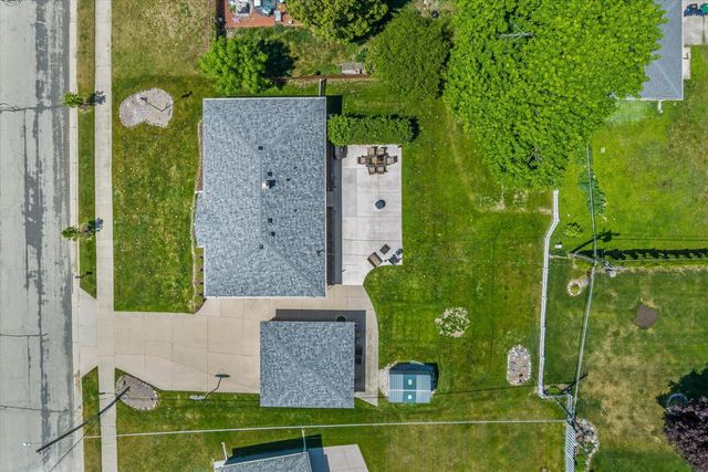110 Highland DRIVE, Grafton, WI 53024