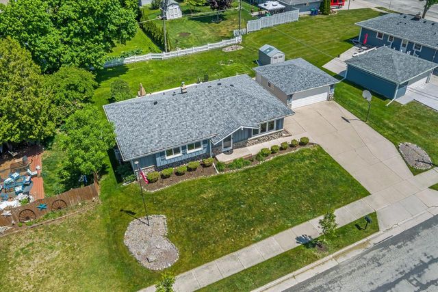 110 Highland DRIVE, Grafton, WI 53024