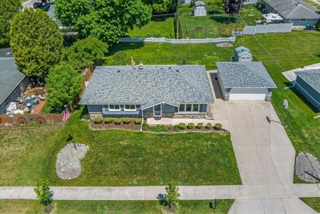 110 Highland DRIVE, Grafton, WI 53024