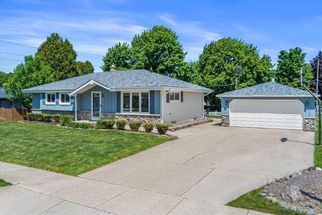 110 Highland DRIVE, Grafton, WI 53024