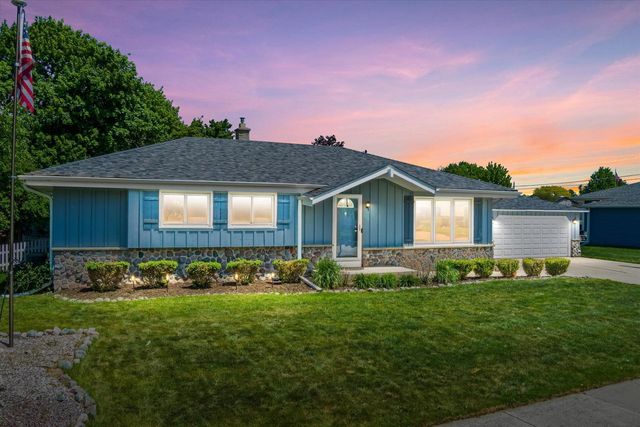 110 Highland DRIVE, Grafton, WI 53024
