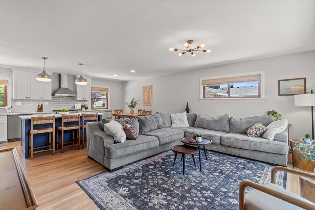 110 Highland DRIVE, Grafton, WI 53024