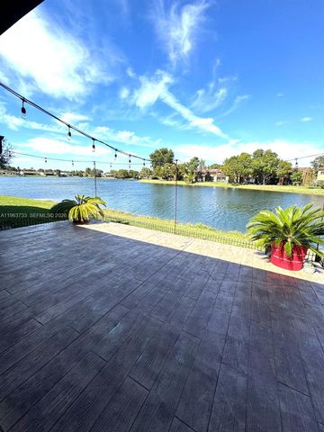 9189 NW 45th St, Sunrise, FL 33351