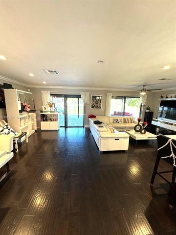 9189 NW 45th St, Sunrise, FL 33351