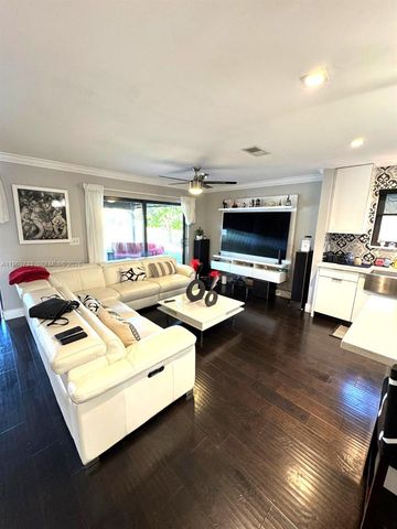 9189 NW 45th St, Sunrise, FL 33351