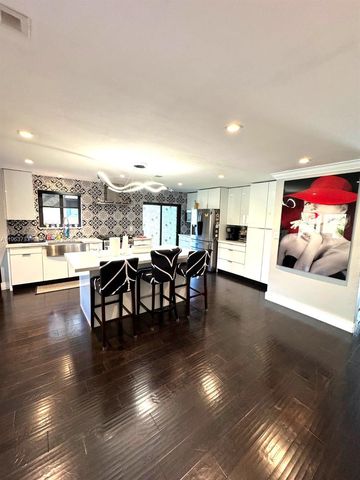 9189 NW 45th St, Sunrise, FL 33351