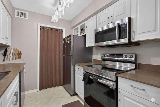 2300 NW 33RD Street 904, Oakland Park, FL 33309