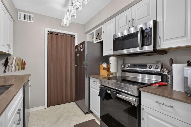 2300 NW 33RD Street 904, Oakland Park, FL 33309