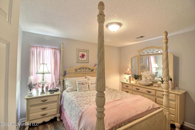 6430 E Sandbourne, Olive Branch, MS 38654