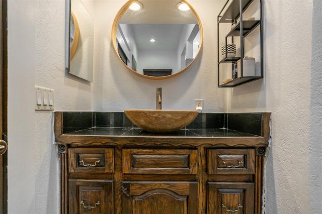 1905 W BURKE STREET, Tampa, FL 33604