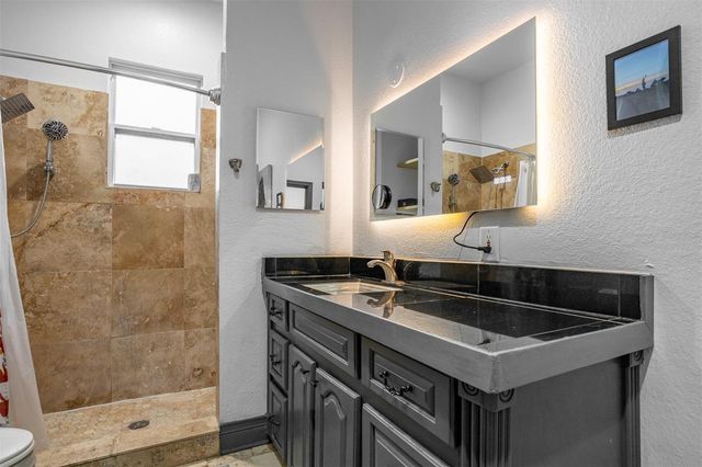 1905 W BURKE STREET, Tampa, FL 33604