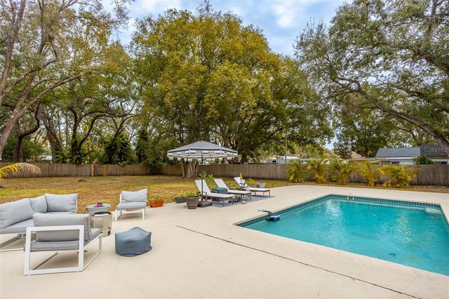 1905 W BURKE STREET, Tampa, FL 33604