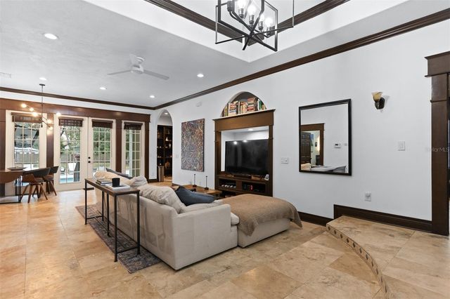 1905 W BURKE STREET, Tampa, FL 33604